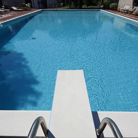 Verde And Pool M215